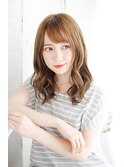 透け感バングのミックスカールスタイル