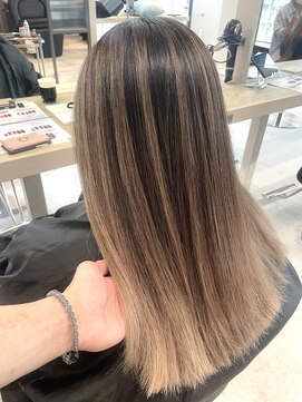 リア 近鉄八尾店(Lia) ベージュバレイヤージュ