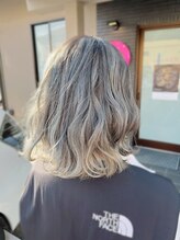 サロンドウイ(salon de OUI) ホワイトシルバー
