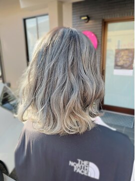 サロンドウイ(salon de OUI) ホワイトシルバー