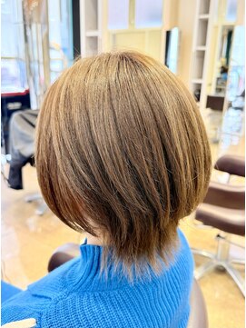 レッド(ReD) ショートウルフ 白髪ぼかし 髪質改善