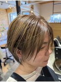 耳かけショートスタイル