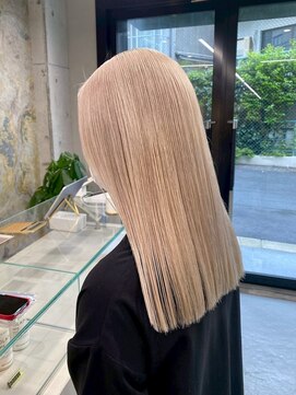 ブローチ(brooch) ブロンドベージュ　ケアブリーチ　静岡　草薙