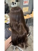 透明感のあるオリーブグレージュ