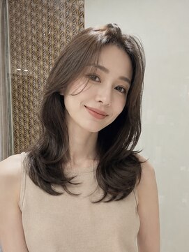オアシスアヴェダ ザ・ペニンシュラ東京(OASIS AVEDA) グレージュ・大人セミロングふんわりレイヤー銀座日比谷30代