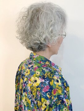 リコ(LIKO) 大人おしゃれなグレイヘア☆パーマ/お手入れ簡単ヘア/時短