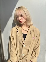 エアー 青山(AIR)&nbsp;ハイトーンカラーホワイトブロンドくびれミディレイヤーロング