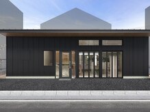 都会の喧騒を忘れられるかのような、平屋の建物です。