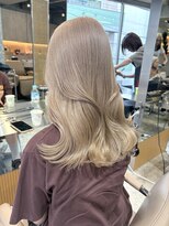 サンク 原宿 表参道(cinq)&nbsp;ホワイトベージュハイトーンカラーブロンドブリーチレイヤーボブ