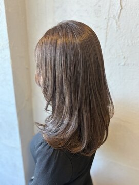 モア(.moA) 透明感グレージュのミディアムヘア