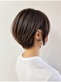 襟足シャギーが映える耳掛け美髪ショートボブ
