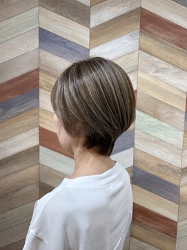 ヘアートゥリース(hair trees) ハイライトベージュ×ショートボブ