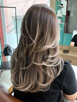 モルト 麻生(molt) バタフライハイレイヤーカット バレイヤージュ 海外ヘア