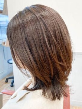 ミーティア バイ クアトロ(Meteor By QUATRO) 大人可愛いふんわりセミディ