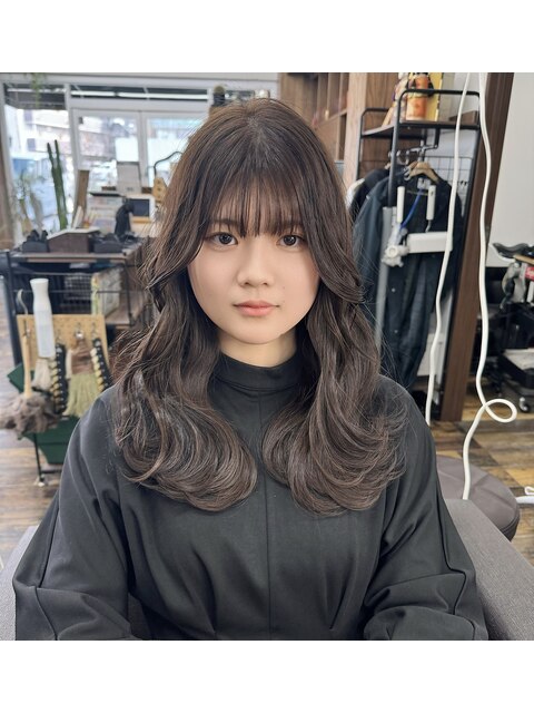 韓国レイヤーカット巻き髪ミディアムロング