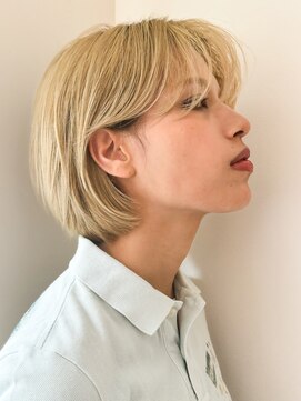 ノラ ウメダ(NORA UMEDA) ボブレイヤーブロンドハイトーンケアブリーチダブルカラー