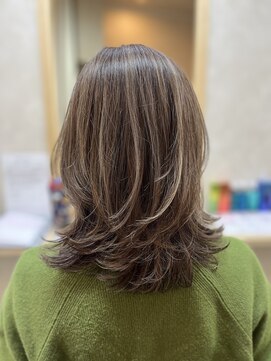 モモ(MOMO) 白髪ぼかしハイライト&カッ&イルミナカラー