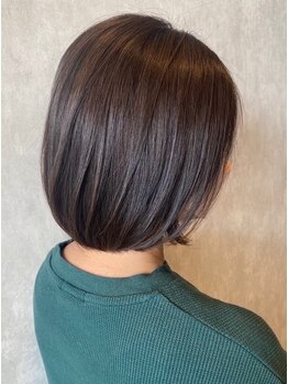 カミビト 名古屋店(KamiBito)の写真/白髪を隠すだけじゃない、活かすのが大人女性の魅力を引き出すグレイカラー。話題の白髪ぼかしもお任せ◎