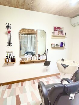 エディー(EDYH)の写真/マンツーマン施術であなたの悩みに寄り添います◎ヘアと一緒にまつ毛ができるのも人気です☆