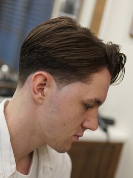 ザチョップショップ キチジョウジ(THE CHOP SHOP KICHIJOJI) テーパーフェードカットセンターパートシェービング吉祥寺理容室