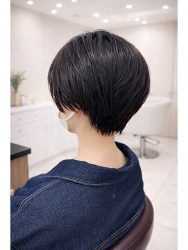 クオリス 上福岡店(QUALIS) 20代30代40代絶壁解消黒髪艶髪丸みくびれハンサムショートバブ