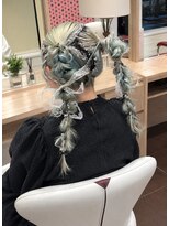 アース いわき店(HAIR&MAKE EARTH)&nbsp;シルバーグレージュ×リボン編みツインアレンジ