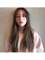 外国人風の揺らぐストレートロングヘア「Belle銀座」