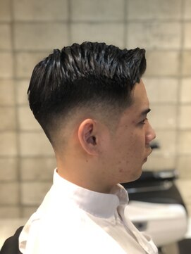 フランクスバーバー アンド ビアークラブ(FRANK'S BARBER and BEER CLUB) かき上げワイルドツーブロックサイドパートショート