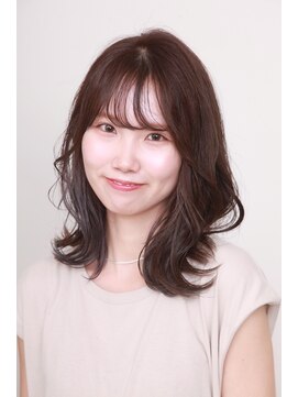 アマネク(AMANEQ by THISCOVER.) 大人かわいいひし形シルエット  インナーカラー 外ハネ 小顔