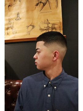 バーバーショップ レガロ(REGALO) バズ スキンフェード