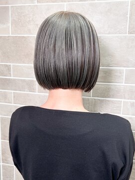 トリエラ 池袋(TRIELA) グレーアンブレラカラーミニボブ