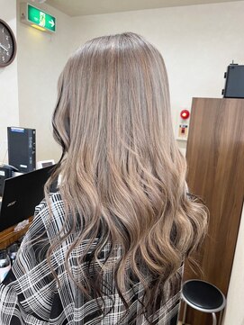 ミラシィ 成田(Mirashy) ハイライトカラーミルクティーベージュレイヤーカット