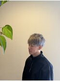 ダブルカラーで魅せるグレーシルバー。 マッシュカットでキマる!