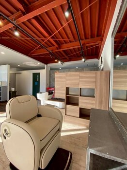 リフージョ(rifugio)の写真/ガレージを改装したような秘密基地。席移動のない完全プライベート空間で叶える、理想のスタイル