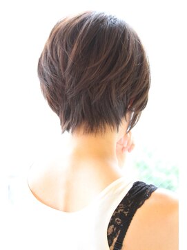 レウナ 外苑前(Reuna) 【３０代・４０代・５０代】カットで決まる耳かけショート