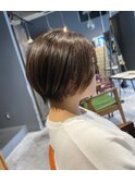 京都 アッシュグレージュ 耳かけショートひし形シルエット 中島