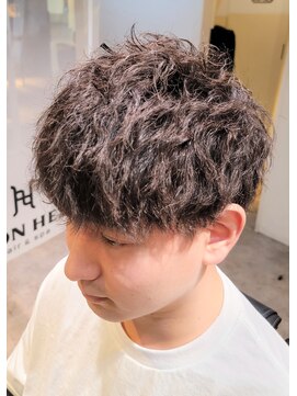クオンヒール(QUON HEAL) ツイストスパイラルパーマツーブロック束感ショート