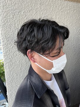 ギルマ(Girma) センターパートスパイラルパーマ