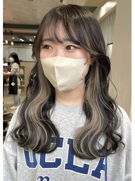 ツキ 横浜西口(tuki) ホワイトベージュ前髪インナーカラーイヤリングカラー