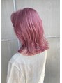 ツウィ(twi) ブリーチを使用したデザインカラーも得意です！