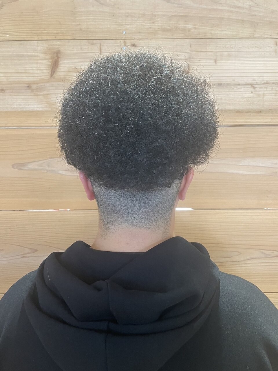 メンズパーマ アフロスタイル：L205352974｜ビフェアリー(bi fairy)の