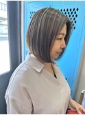 大人女性に人気の上品ハイライトボブスタイル