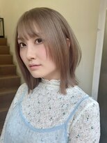ミディアムレイヤーカット長めボブハイブリーチハイトーンカラー