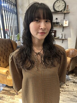 トレンチ(TRENCH) マッシュレイヤー　ロングパーマ　前髪カット