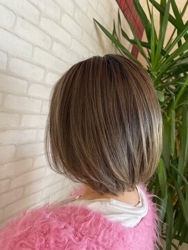 ビスイル 秋葉原店(Vis ill) レイヤーボブ細めハイライトカラー