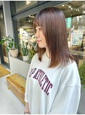ナチュラルストレート × ミディアムヘア