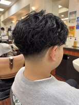 メンズ美容室 タカミ&nbsp;テーパーフェード フェザーパーマ センターパート メンズカット