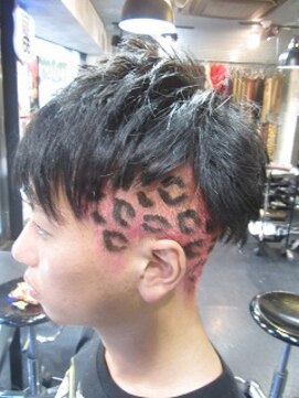 トリックストア(TRICK STORE) 人気のネープレススタイル　刈り上げ部分ヒョウ柄