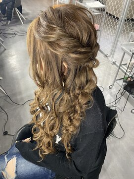 キッススワン(KISS SWAN) アイドルが奏でる卒業式の袴にもぴったり編み下ろしはーふあっぷ
