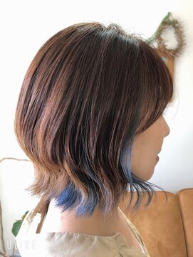 エルフゥ(Elle fou) 外ハネボブ インナーカラー くすみブルー